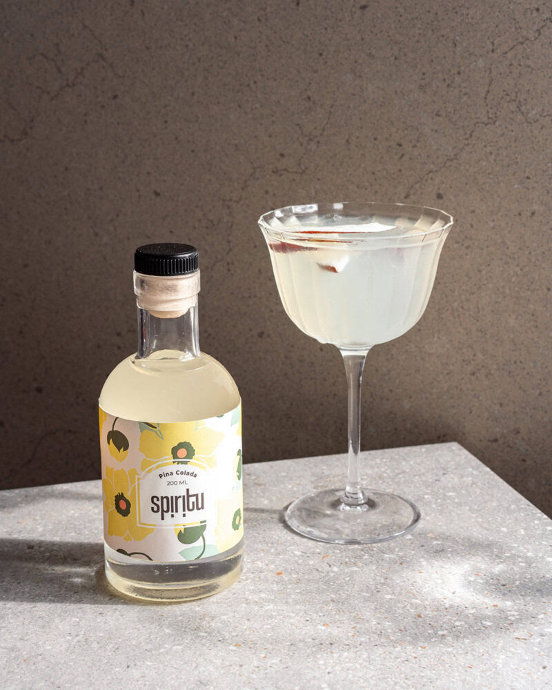 קוקטייל מתקתק ופירותי קלאסי - Pina Colada